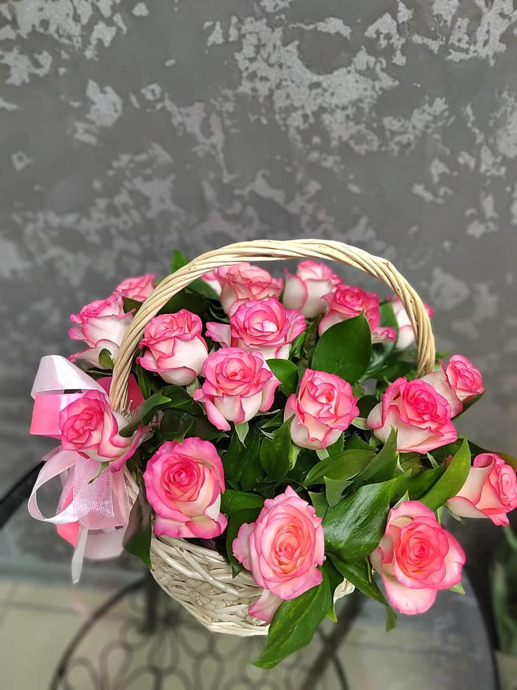 Цветочная композиция из Розы в корзине в Радумле