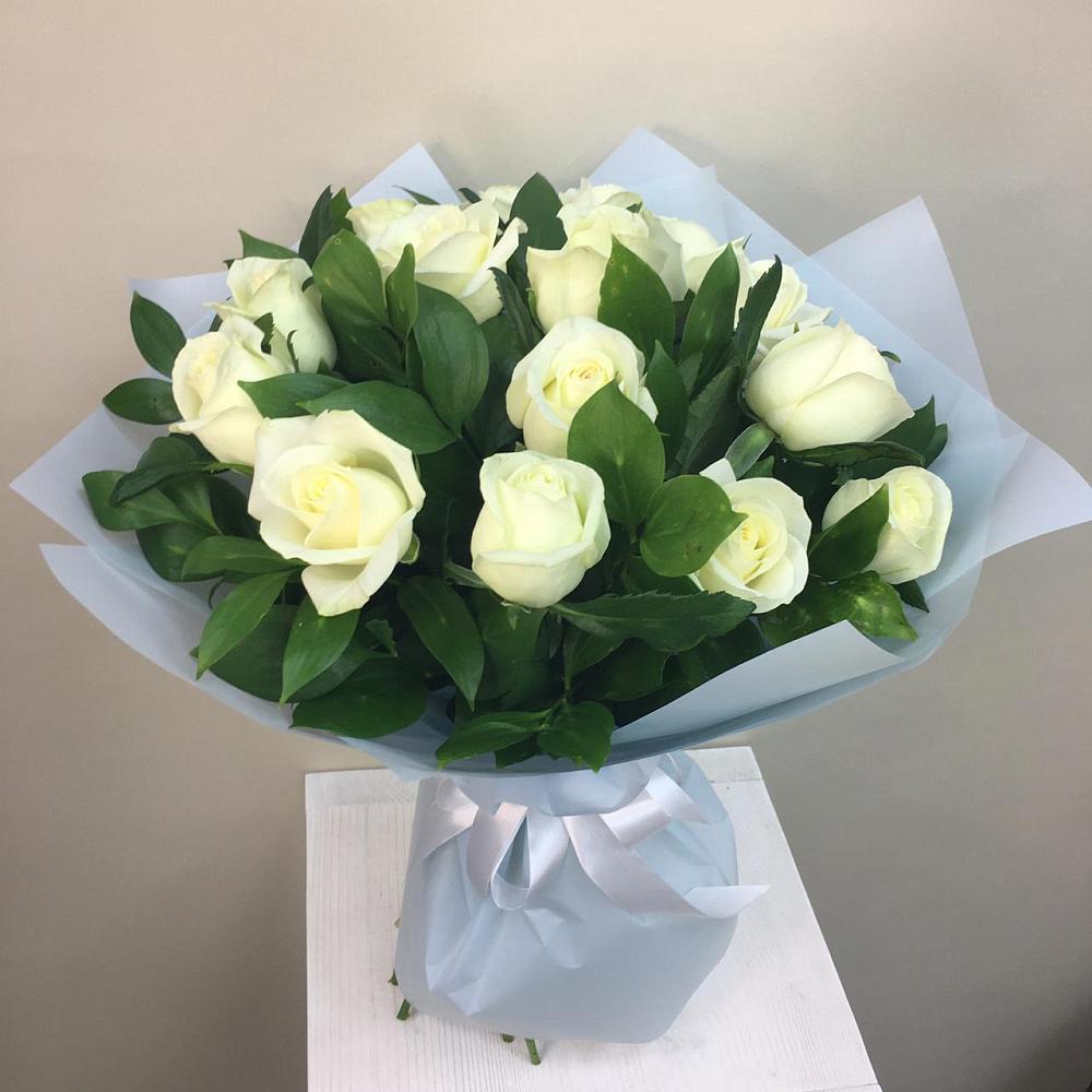 Букет 15 Белых роз Проуд в Радумле