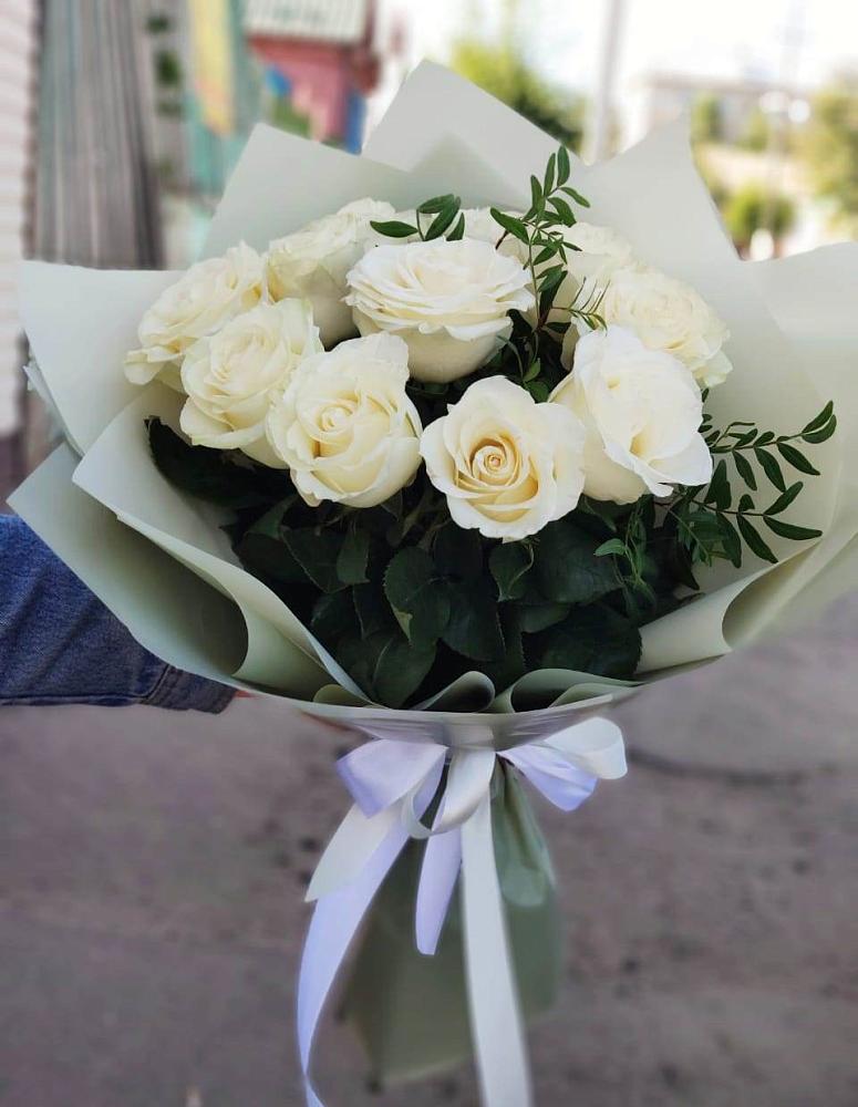 Букет Белые розы Проуд в Радумле