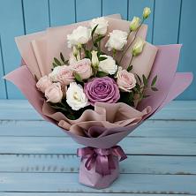 Букет цветов из:  Розы и Лизиантусы в Радумле