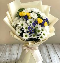 Букет цветов из:  Ирисы, Хризантемы и Розы #REPLACE_PRED# Радумле