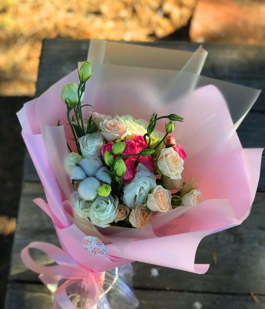 Букет цветов из: Розы и Лизиантусы в Радумле