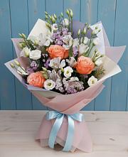Букет цветов из:  Лизиантусы, Розы, Альстромерии и Гипсофила в Радумле