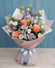 Букет цветов из:  Лизиантусы, Розы, Альстромерии и Гипсофила в Радумле