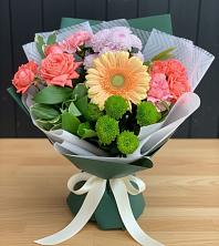 Букет цветов из:  Гвоздики, Розы, Герберы и Хризантемы в Радумле