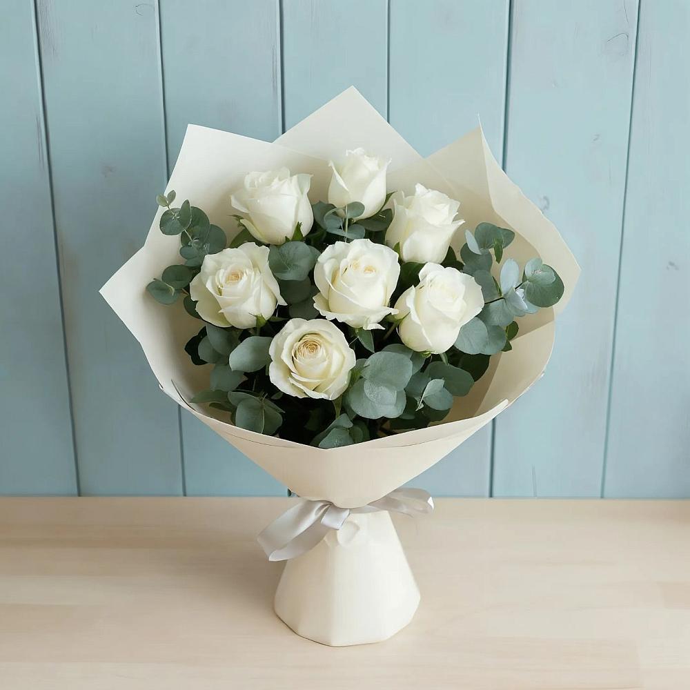 Букет Белые розы в Эвкалипте в Радумле