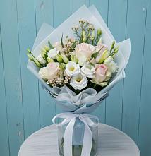 Букет цветов из:  Розы и Лизиантусы в Радумле