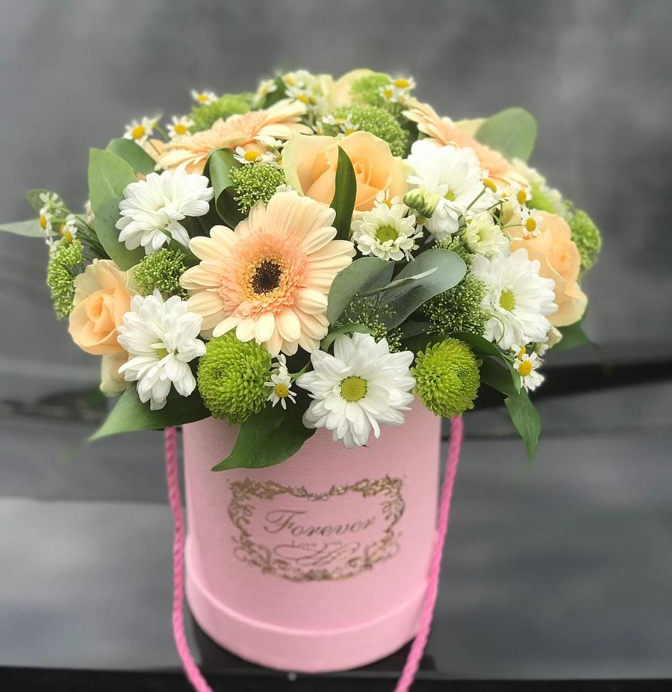 Цветочная композиция из Розы, Герберы и Хризантемы в шляпной коробке в Радумле