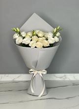 Букет цветов из:  Розы и Лизиантусы в Радумле